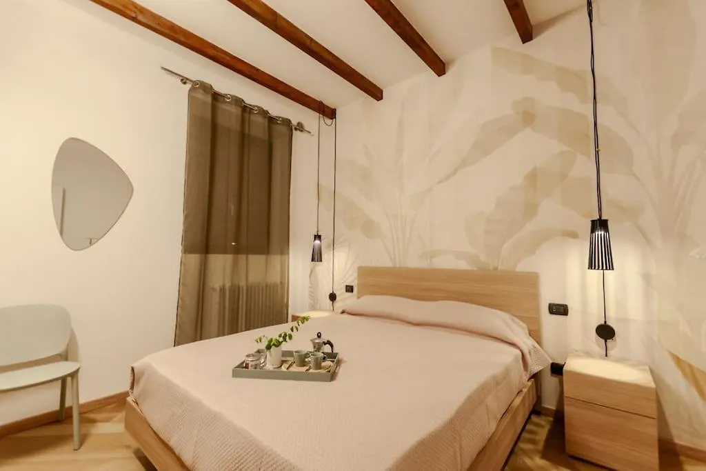 Maison Blanche Lonato 0*,